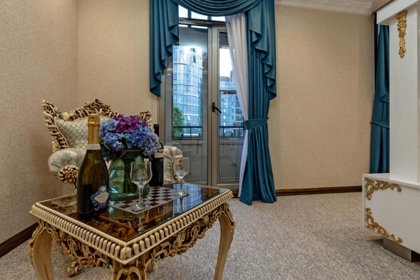 Hotel Aqua Freedom Тбилиси Екстериор снимка
