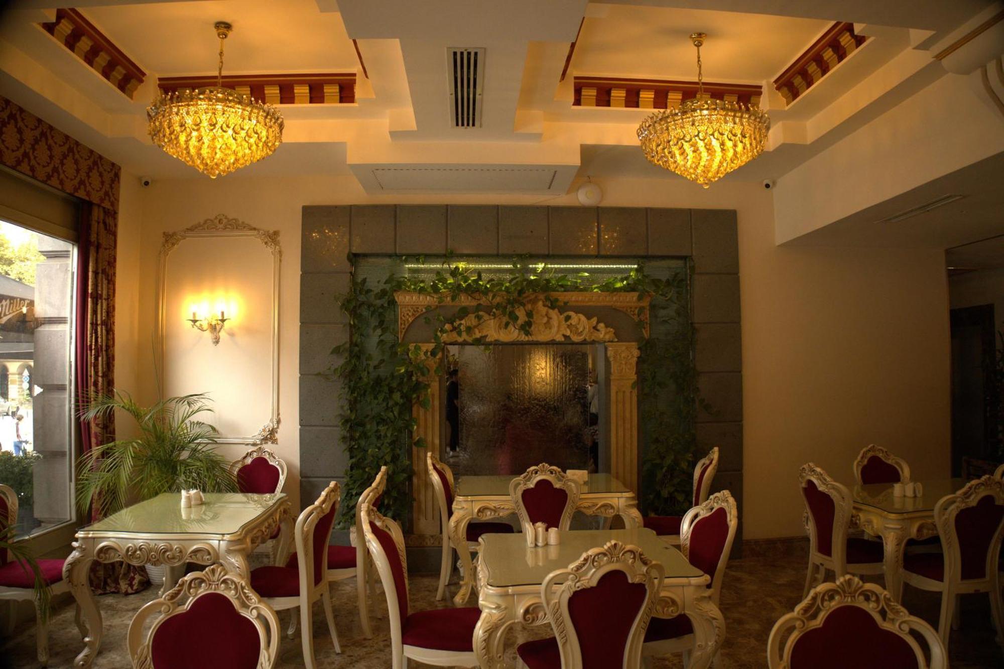 Hotel Aqua Freedom Тбилиси Екстериор снимка