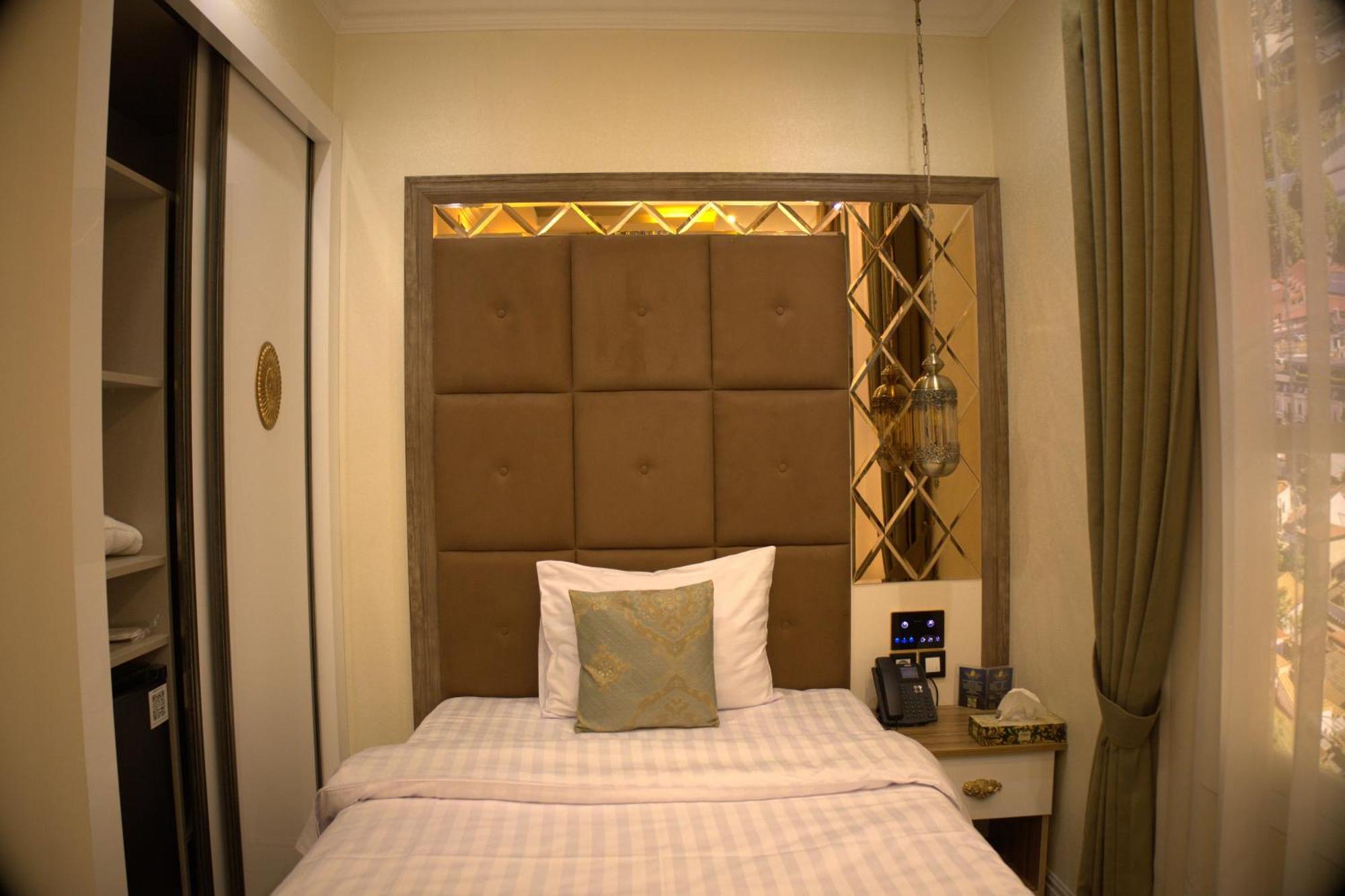 Hotel Aqua Freedom Тбилиси Екстериор снимка