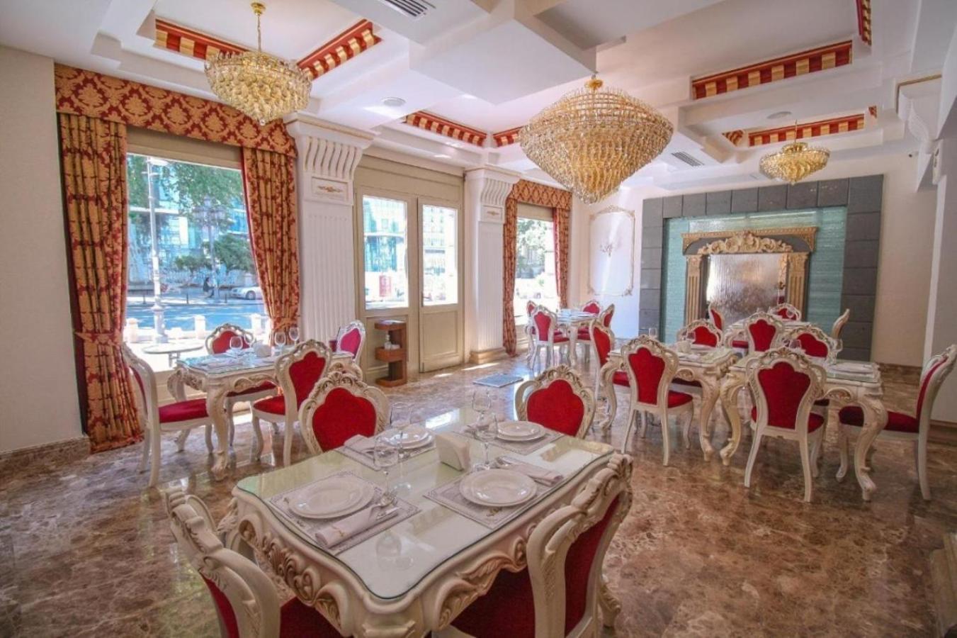 Hotel Aqua Freedom Тбилиси Екстериор снимка