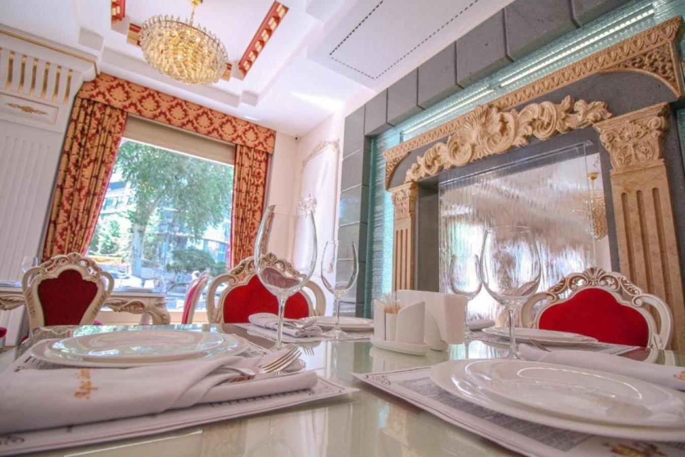 Hotel Aqua Freedom Тбилиси Екстериор снимка