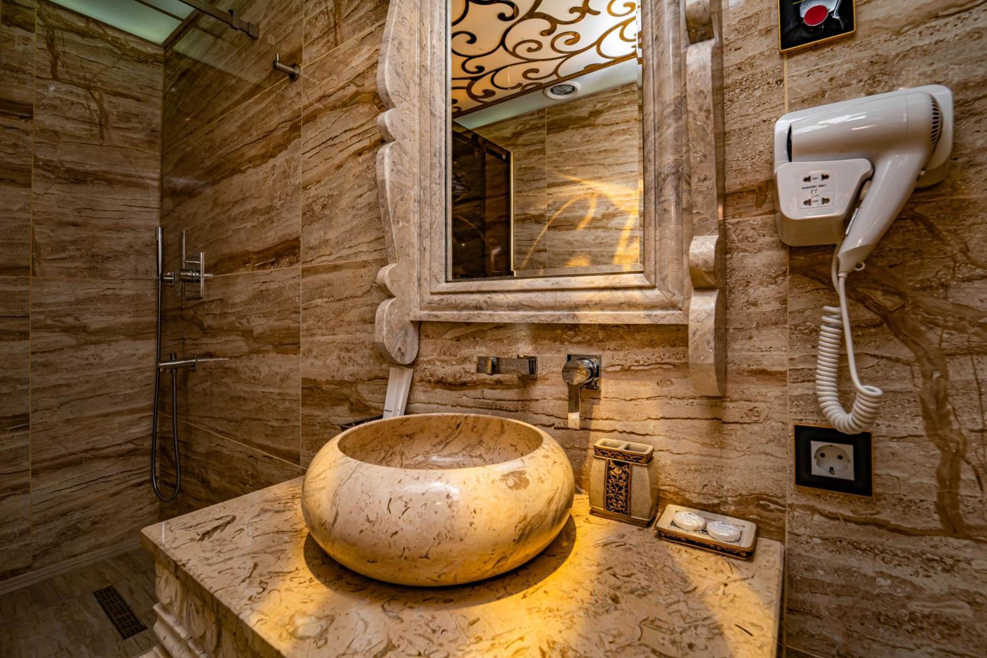 Hotel Aqua Freedom Тбилиси Екстериор снимка